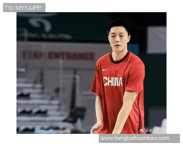 胡明轩在篮球赛场上的崛起与成长历程探讨